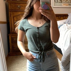 Short sleeve green t-shirt